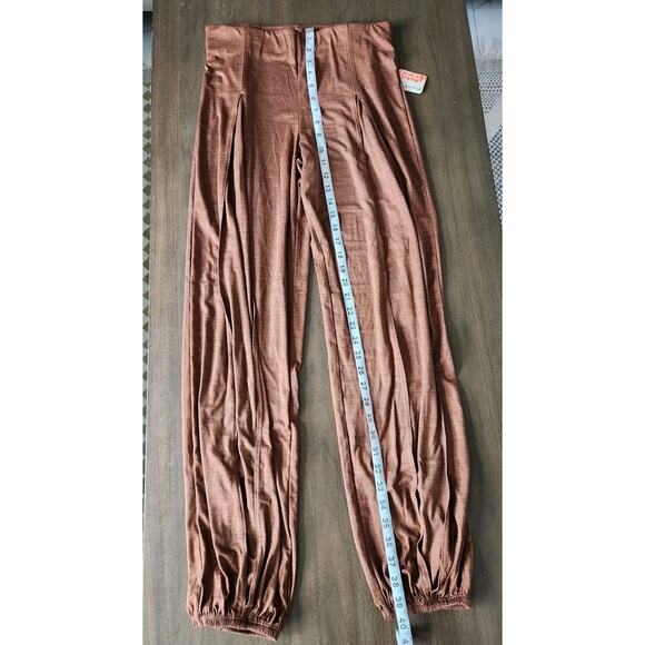 NWT Free People Movement Athletic Pants and Cropped top set Argan oil size XS/S - Picture 8 of 8